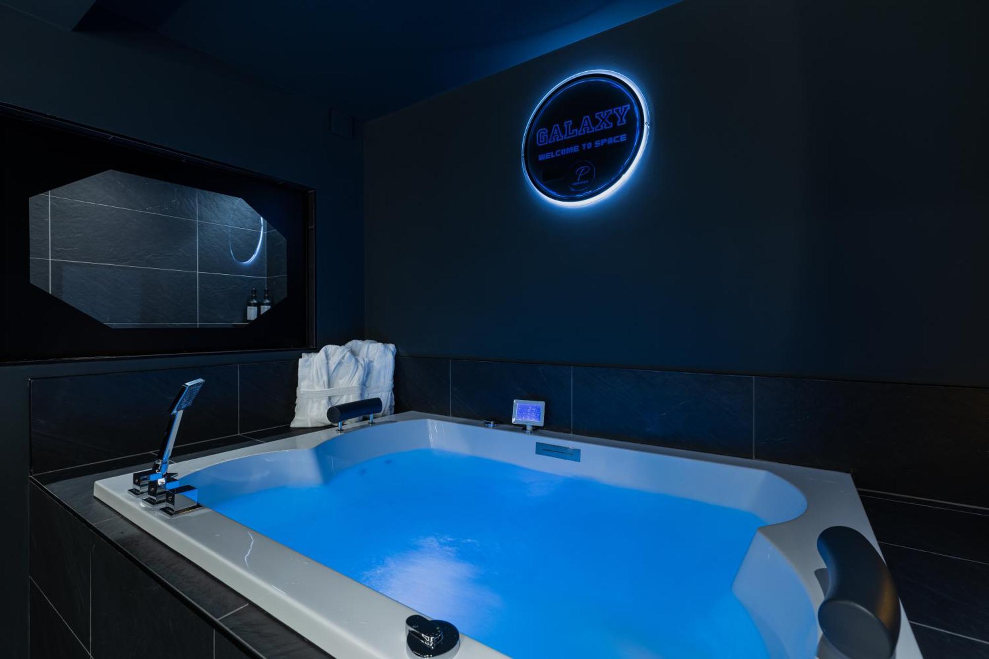 Galaxy La Tete Dans Les Etoiles Apartment Riom Exterior photo