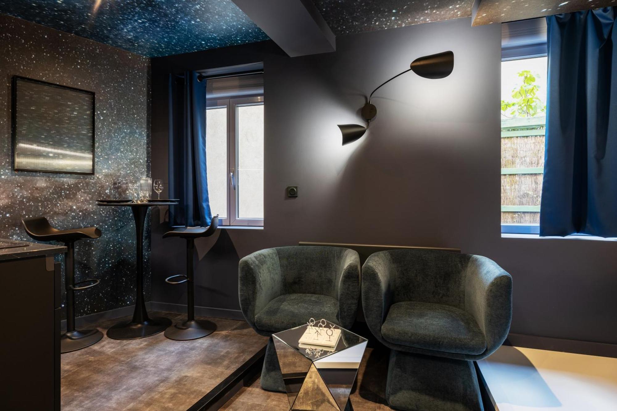 Galaxy La Tete Dans Les Etoiles Apartment Riom Exterior photo