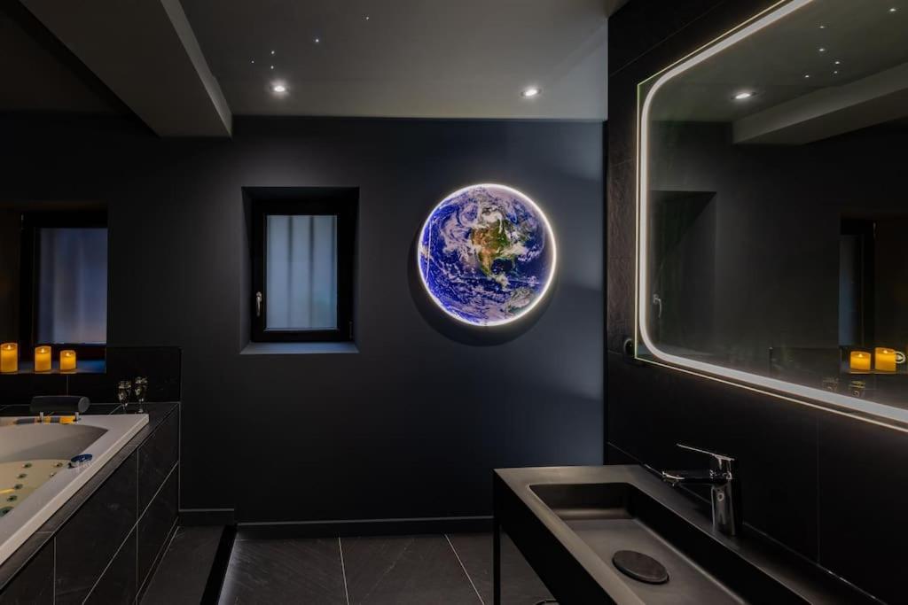 Galaxy La Tete Dans Les Etoiles Apartment Riom Exterior photo